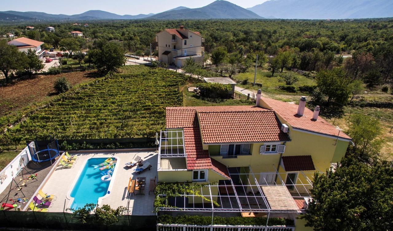 Holiday Residence Maja Katuni Екстер'єр фото